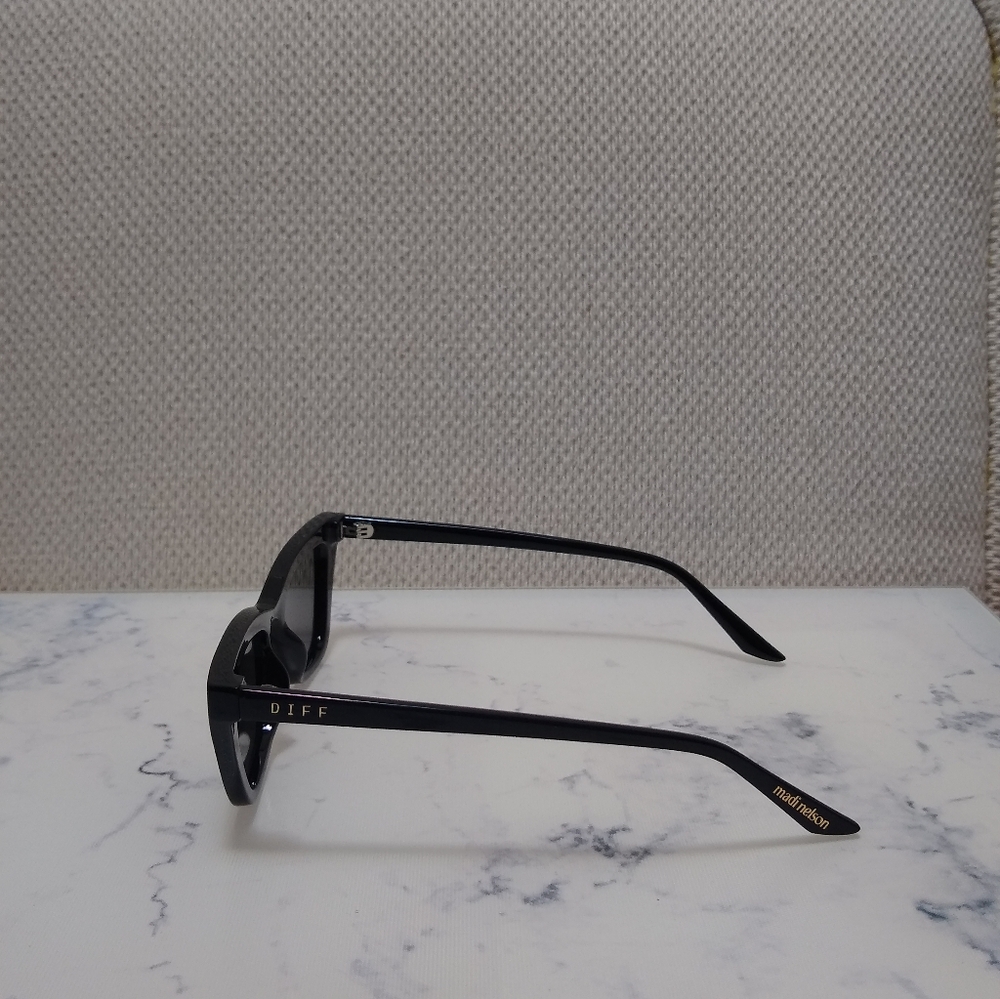 Diff x Madi Nelson The Noah Sunglasses Black Grey Polarized Lenses New In Box - Picture 5 of 8